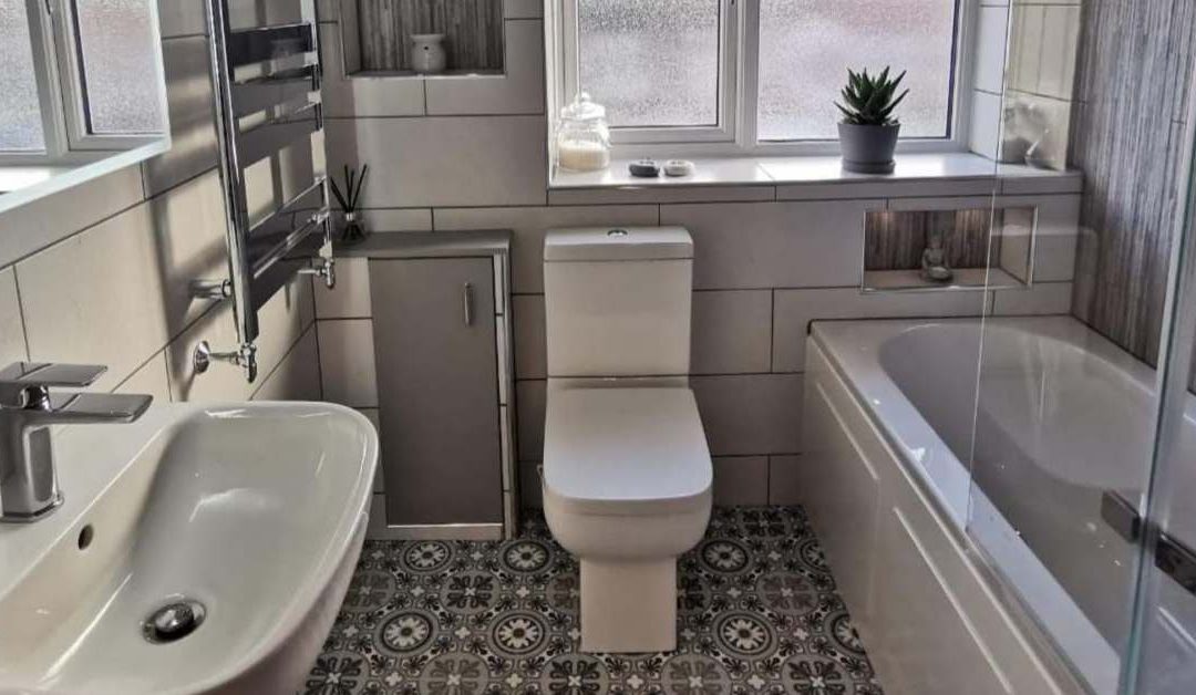 How to Handle the Mess Before a Plumber Arrives During Emergency Situations?